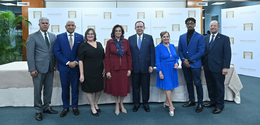 José Ml. Taveras Lay, Ervin Novas Bello, Miriam Veliz, Fior D´Aliza Martínez de Valdez, Héctor Valdez Albizu, Josefina Miniño, Víctor De Oleo y José Alcántara Almánzar